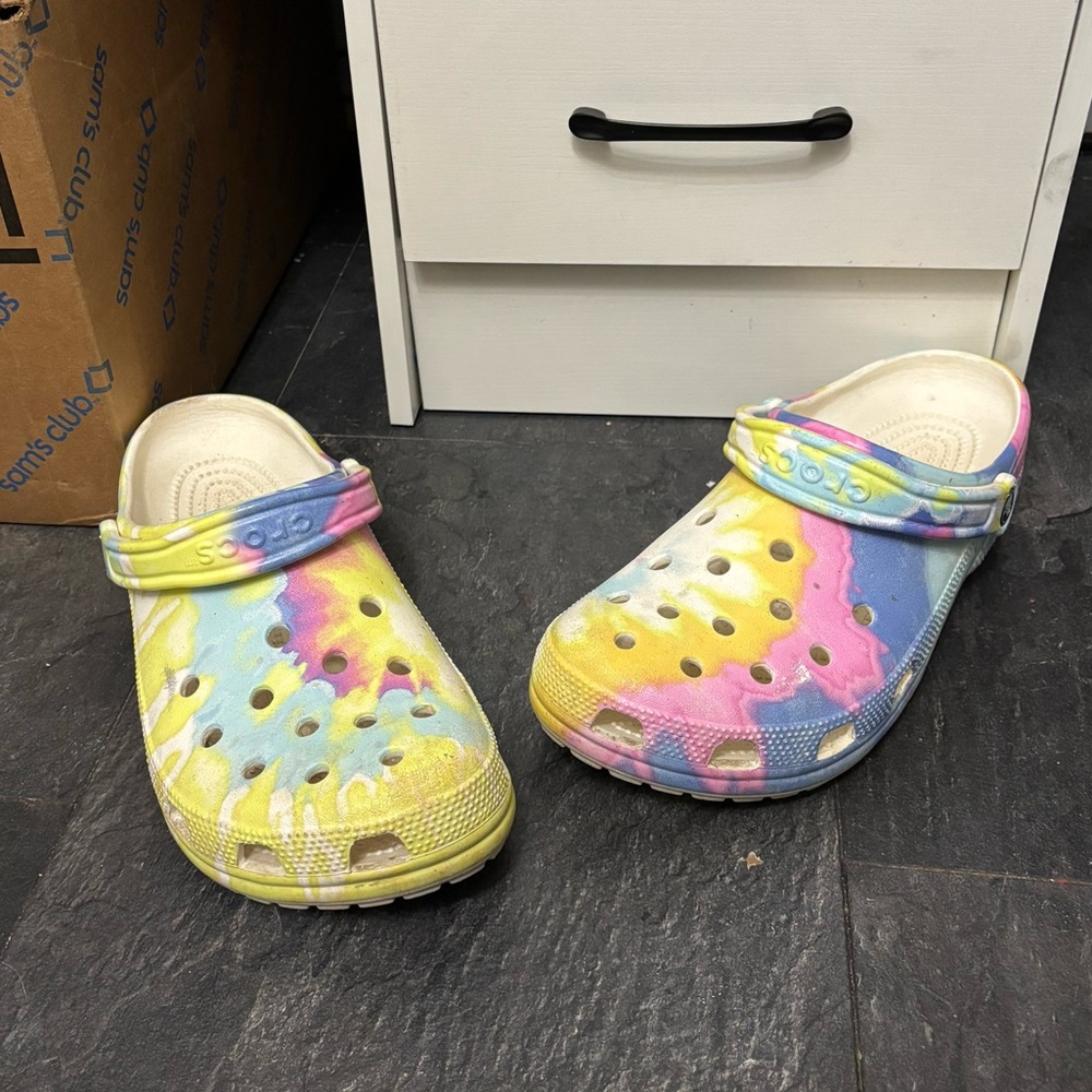 CROCS Pastel Tie-Dye Sandals